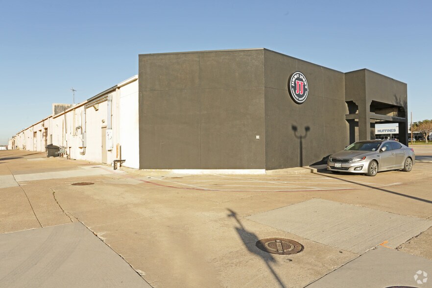 4004 W Plano Pky, Plano, TX à louer - Photo du bâtiment - Image 3 de 5
