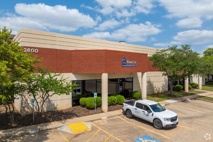 2600 McHale Ct, Austin, TX à louer - Photo du bâtiment - Image 3 de 20