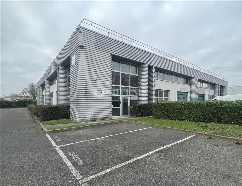 Flex in Tremblay-en-France for lease Building Photo- Image 1 of 9