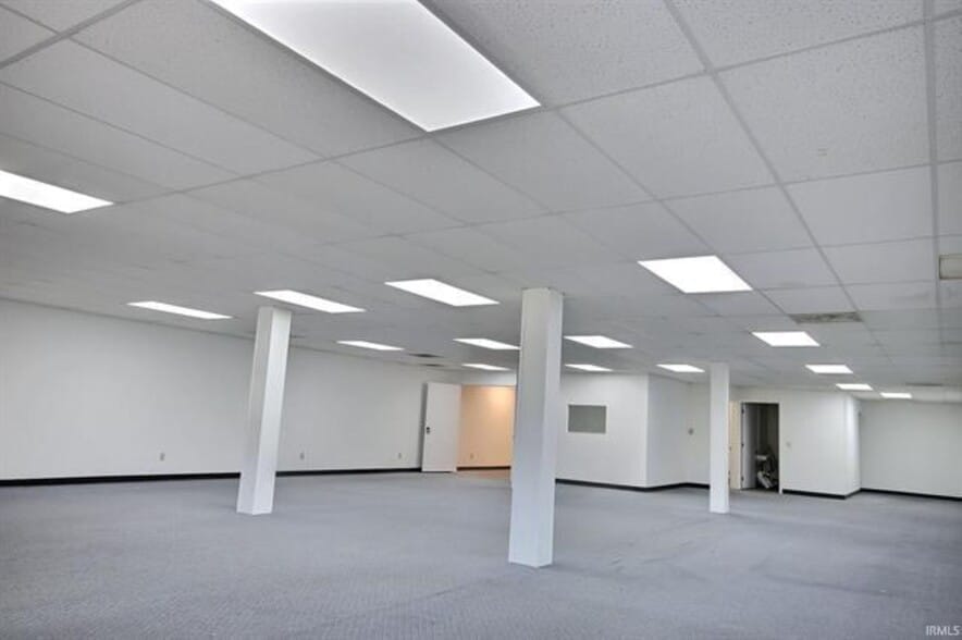 2519 Lower Huntington Rd, Fort Wayne, IN for lease - Building Photo - Image 2 of 9