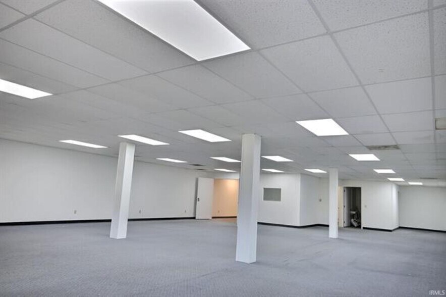 2519 Lower Huntington Rd, Fort Wayne, IN à louer - Photo du bâtiment - Image 2 de 9