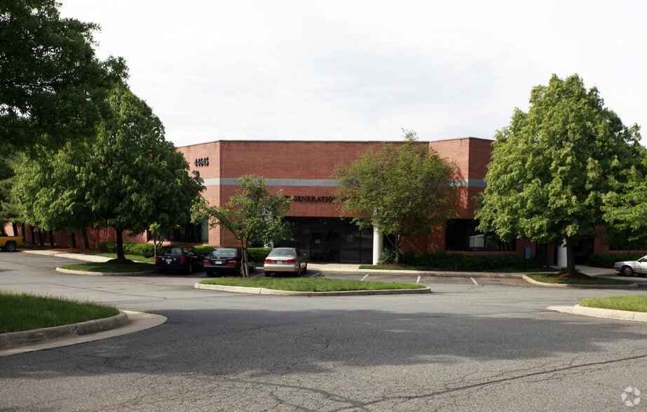 44645 Guilford Dr, Ashburn, VA for lease - Primary Photo - Image 1 of 2