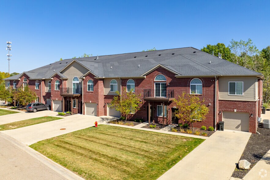 1100 Hunters Run Dr, Grand Blanc, MI à vendre - Photo principale - Image 1 de 33