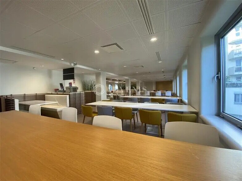Office in Courbevoie for lease - Interior Photo - Image 3 of 12