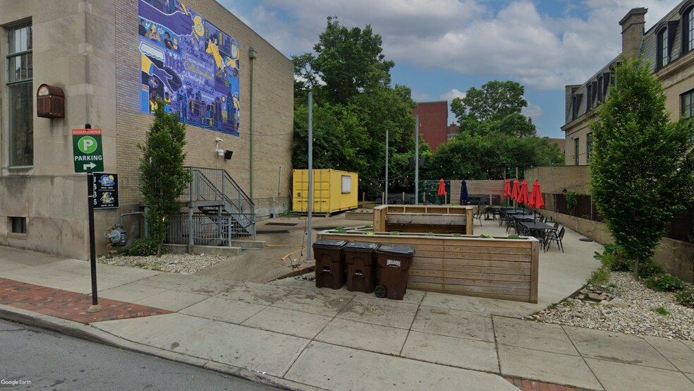 1535 Madison Rd, Cincinnati, OH à louer - Photo du bâtiment - Image 2 de 10