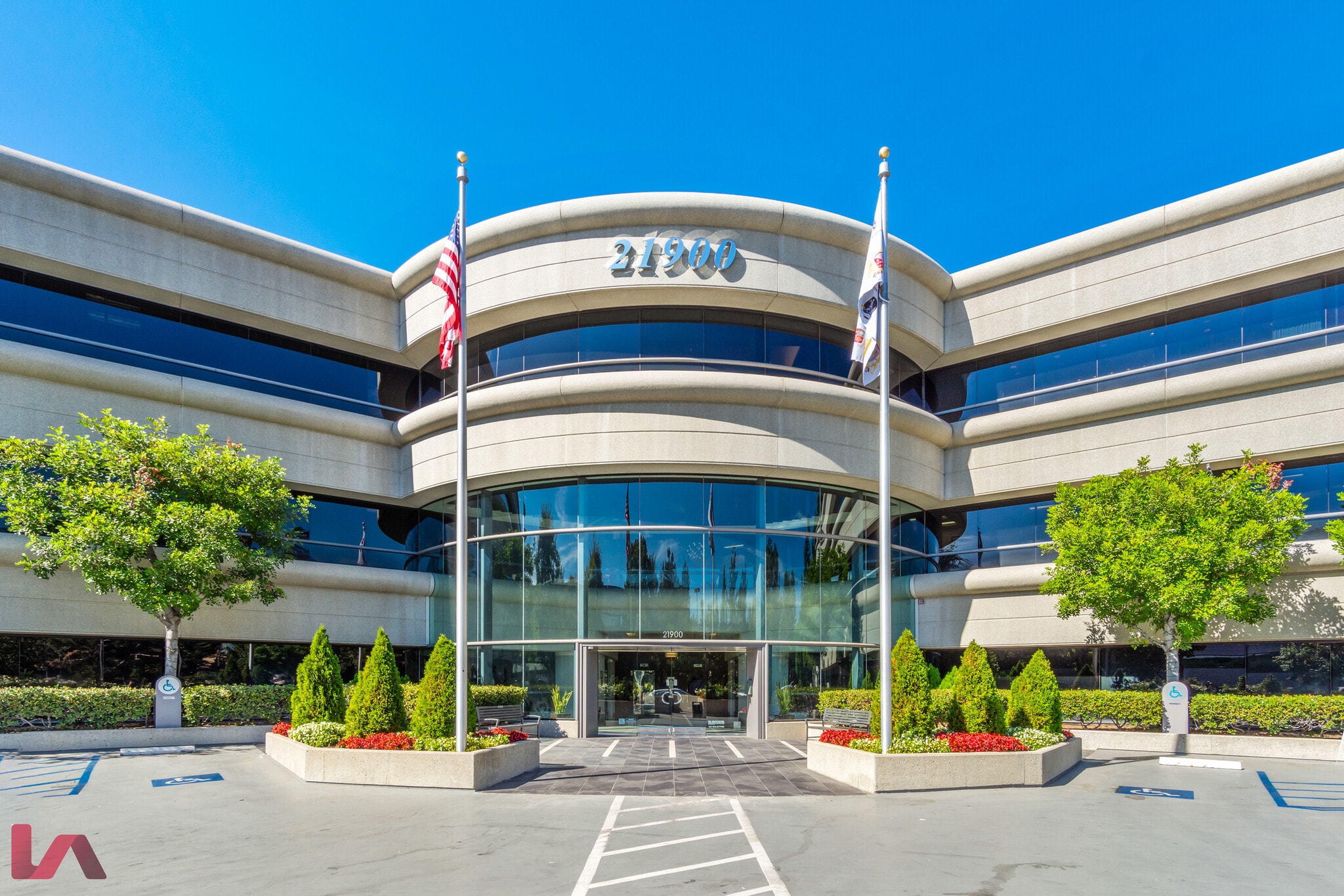 21900 Burbank, Woodland Hills, CA for lease Primary Photo- Image 1 of 7