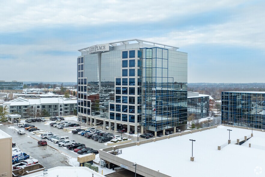 3 Cityplace Dr, Creve Coeur, MO à louer - Photo du bâtiment - Image 2 de 4