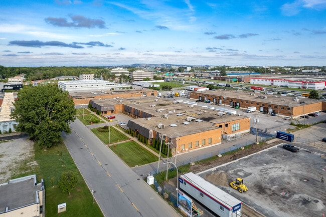 Plus de détails pour 1600-1650 Boul Saint-Régis, Dorval, QC - Local d'activités à louer