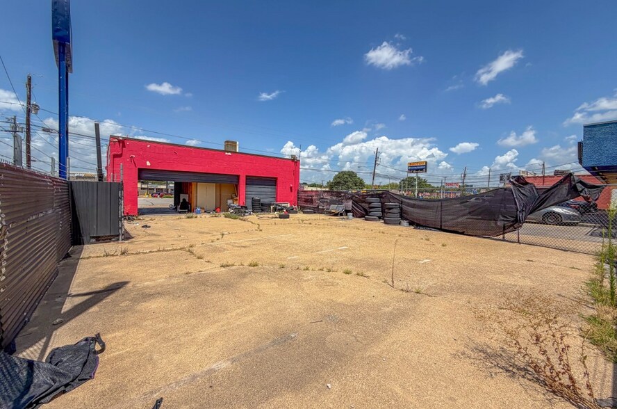 2228 S Buckner Blvd, Dallas, TX à louer - Photo du bâtiment - Image 3 de 6