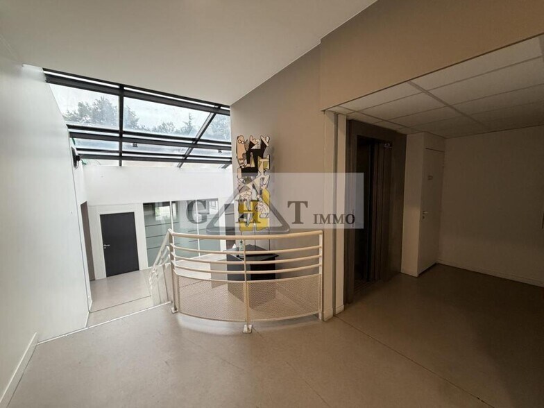 Retail in Évry-Courcouronnes for lease - Interior Photo - Image 1 of 11