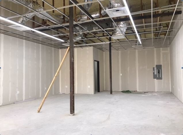 210-212 SW 2nd St, Grand Prairie, TX à louer - Photo intérieure - Image 3 de 4