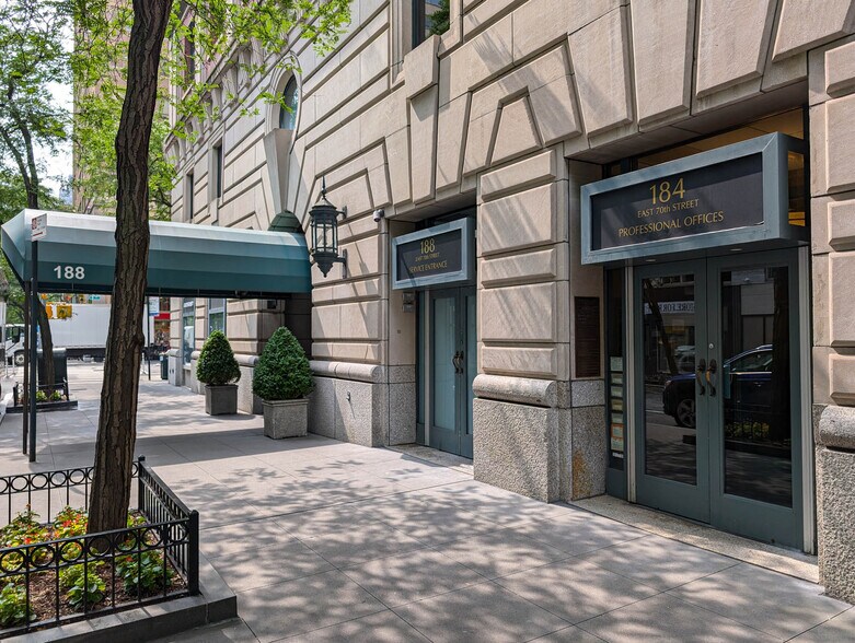 184-188 E 70th St, New York, NY à vendre - Photo du bâtiment - Image 1 de 7
