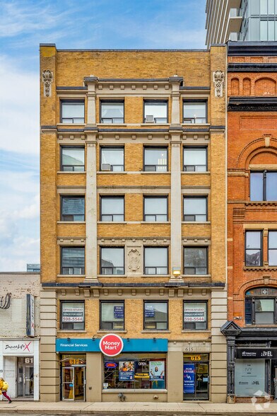 615-617 Yonge St, Toronto, ON à louer - Photo du bâtiment - Image 2 de 3