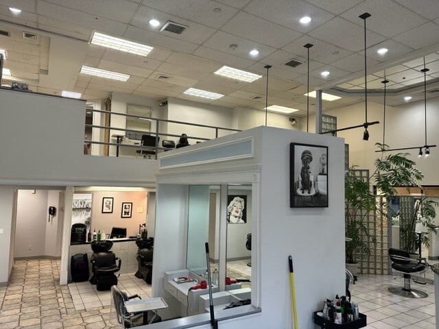 1 School St, Glen Cove, NY for lease - Interior Photo - Image 3 of 16