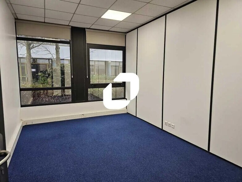 Office in Villepinte for lease - Interior Photo - Image 3 of 9