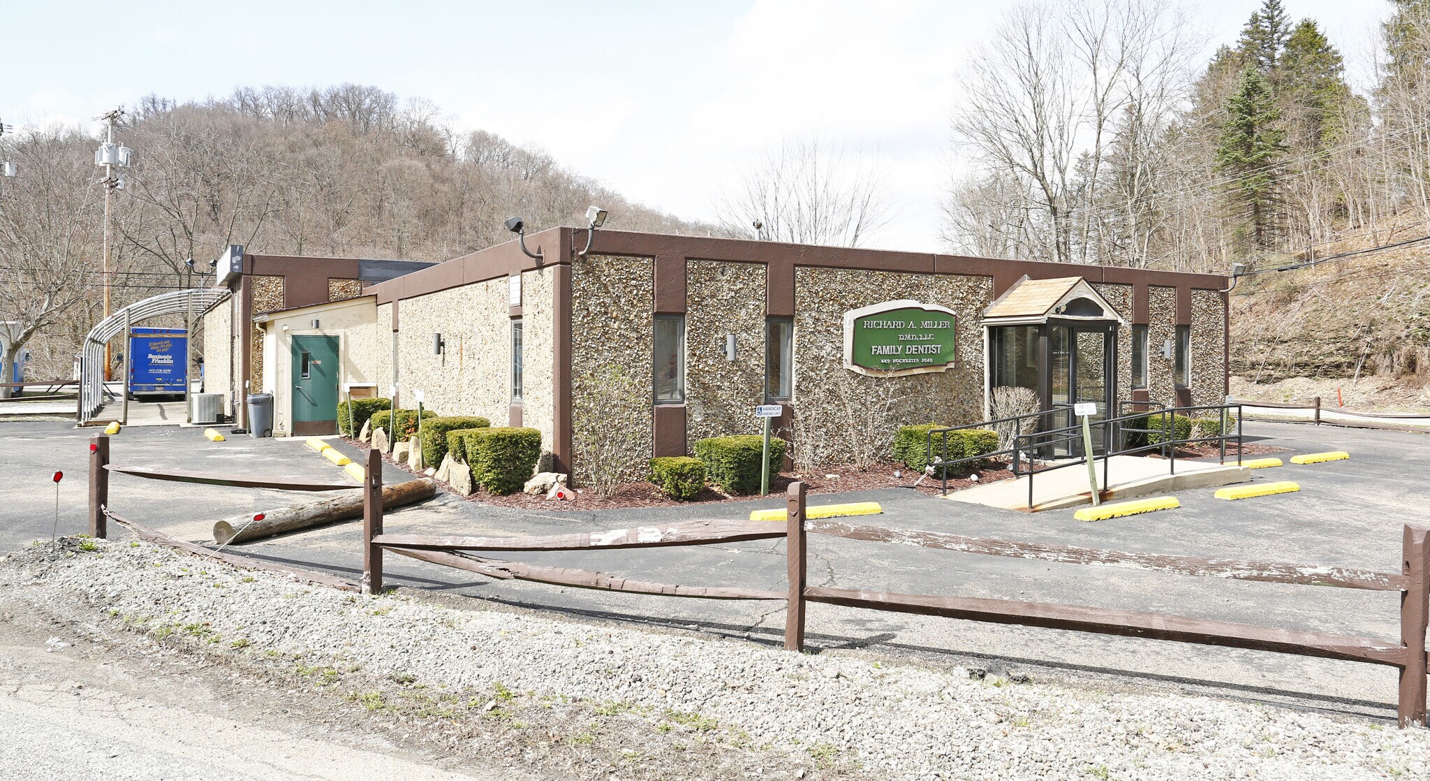 451 Rochester Rd, Pittsburgh, PA for lease Primary Photo- Image 1 of 7