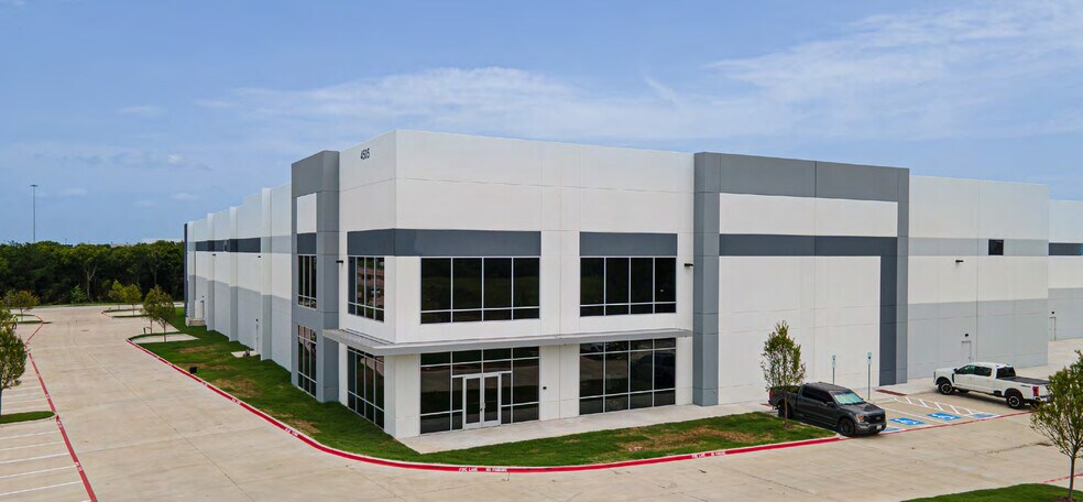 Pleasant Valley Rd & George Bush Turnpike, Sachse, TX à louer - Photo du bâtiment - Image 3 de 9