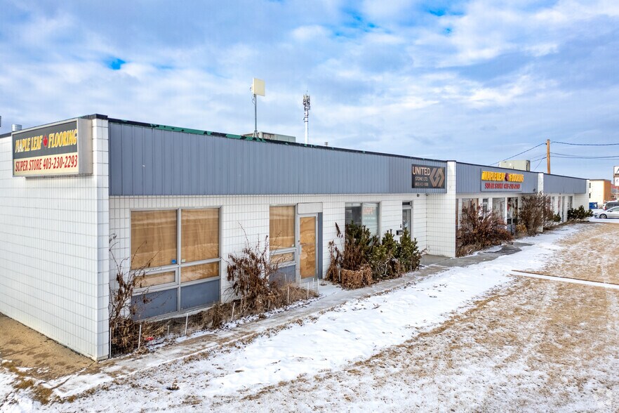 4605 12th St NE, Calgary, AB à vendre - Photo principale - Image 1 de 3