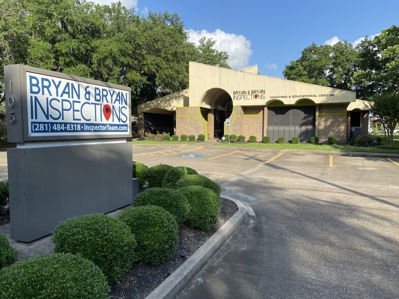 105 E Spreading Oaks, Friendswood, TX à vendre - Photo du b timent - Image 1 de 1