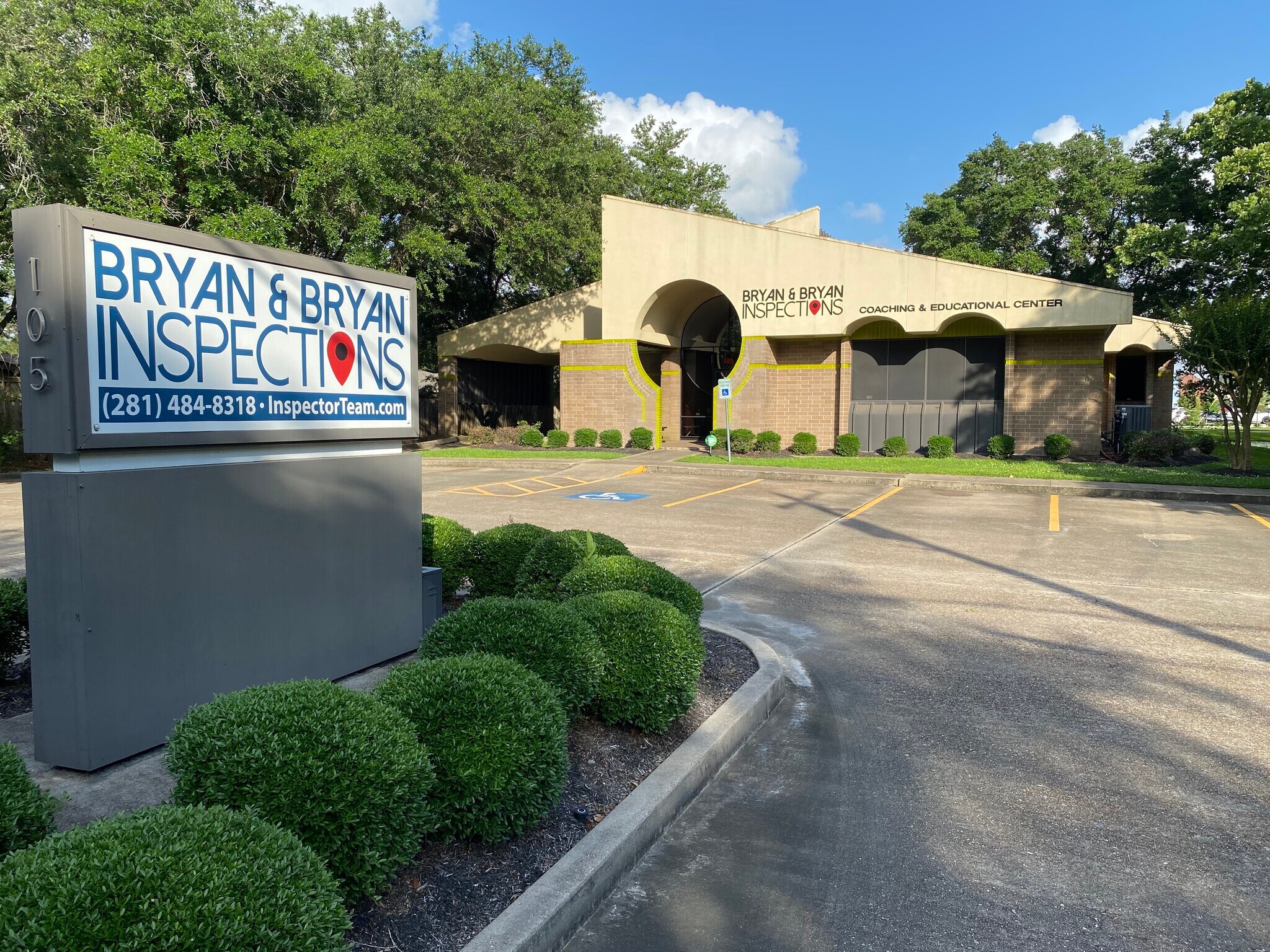 105 E Spreading Oaks, Friendswood, TX à vendre Photo du b timent- Image 1 de 1