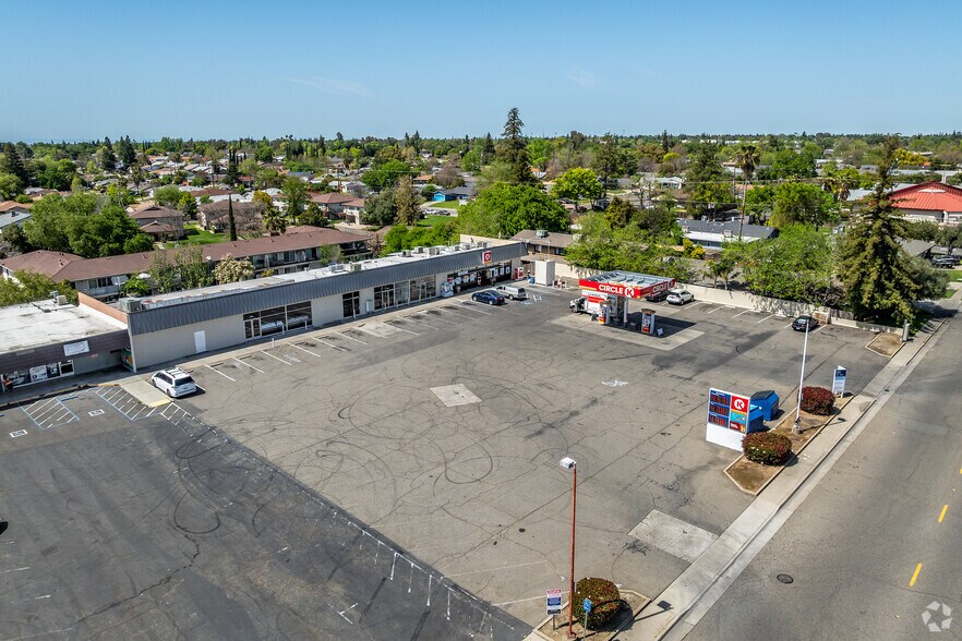 5557 Hemlock St, Sacramento, CA for lease - Aerial - Image 2 of 6