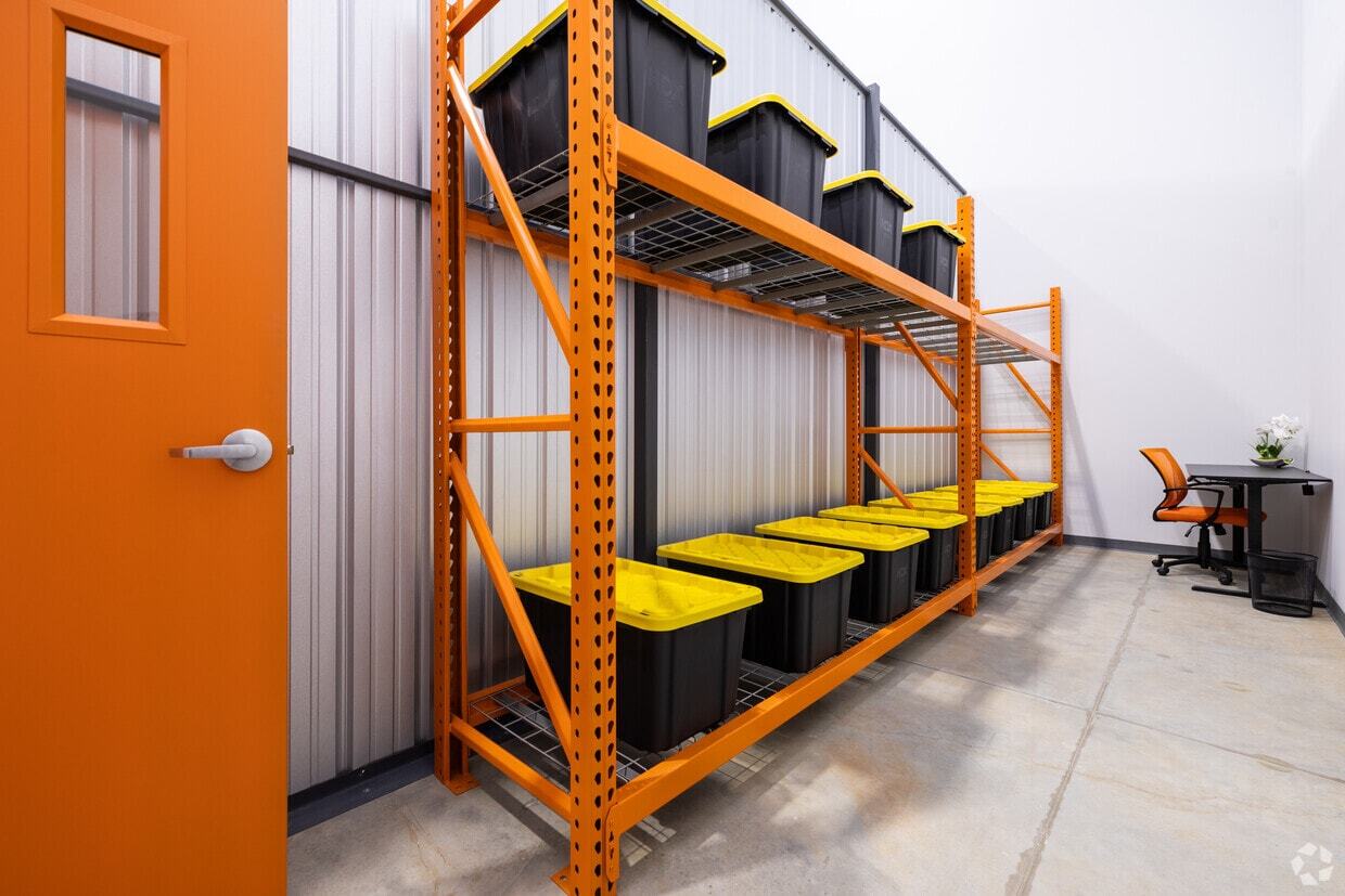 1027 Outpost Dr, Conroe, TX for lease Interior Photo- Image 1 of 5