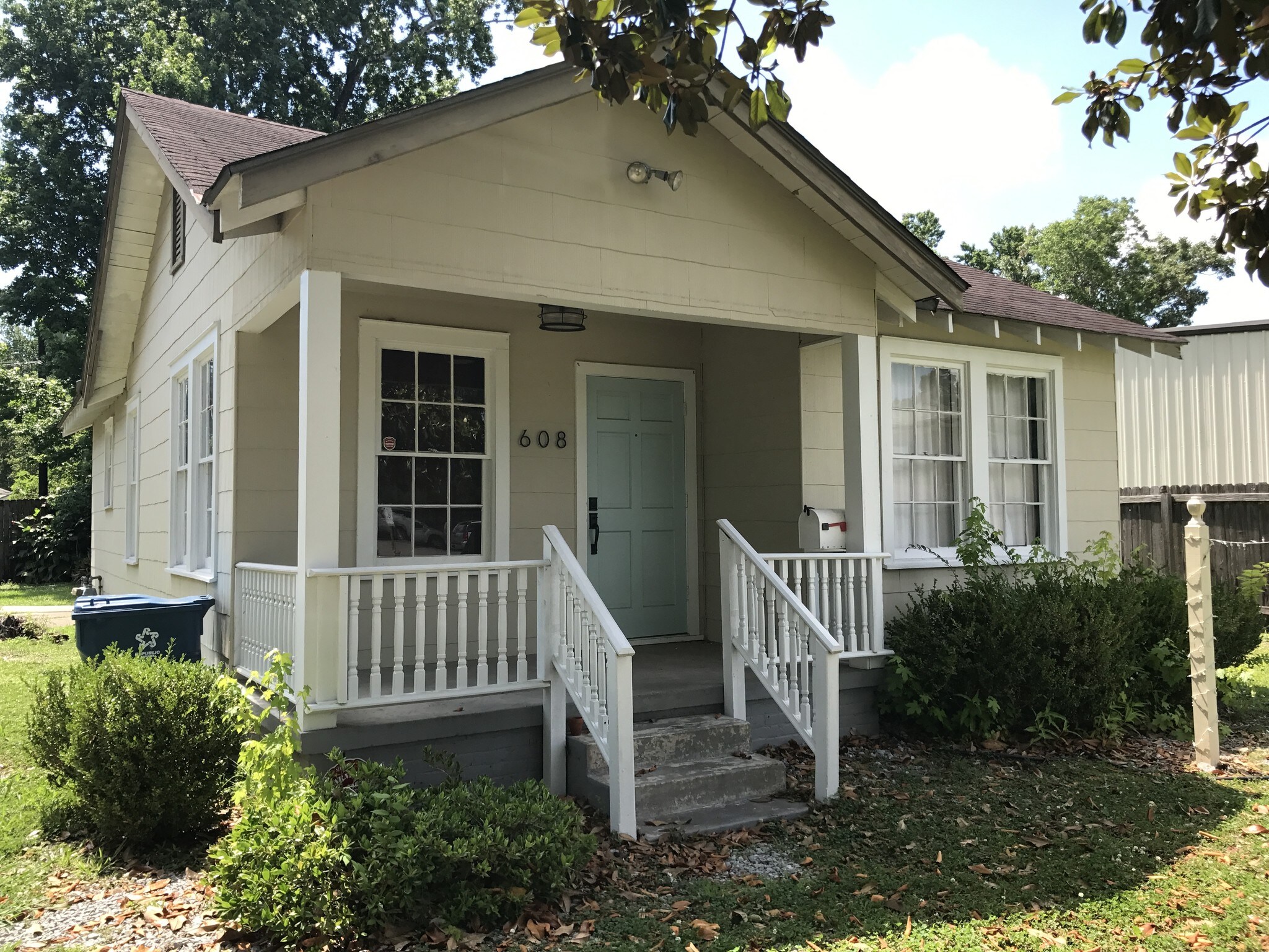 608 Rapides St, Baton Rouge, LA à vendre Photo du bâtiment- Image 1 de 13