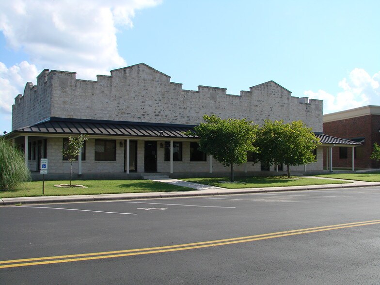 201-203 Stillwater, Wimberley, TX à vendre - Photo du bâtiment - Image 1 de 2