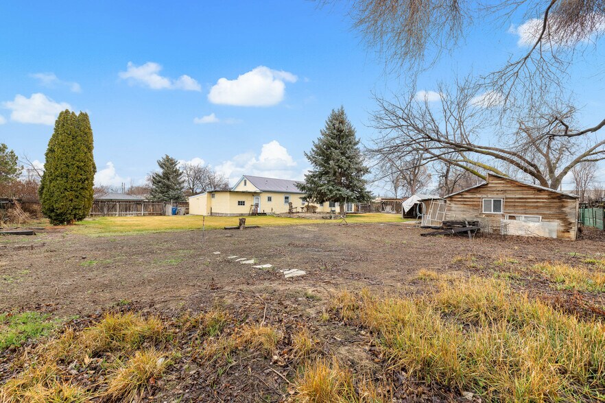 1411 S Fern St, Nampa, ID à vendre - Photo du bâtiment - Image 3 de 44