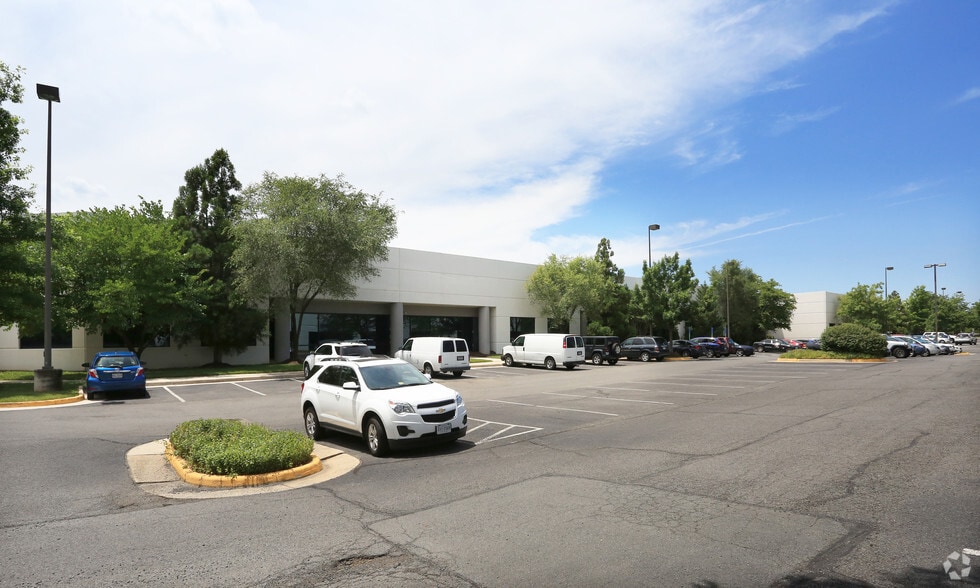 4115 Pleasant Valley Rd, Chantilly, VA for lease - Primary Photo - Image 3 of 3