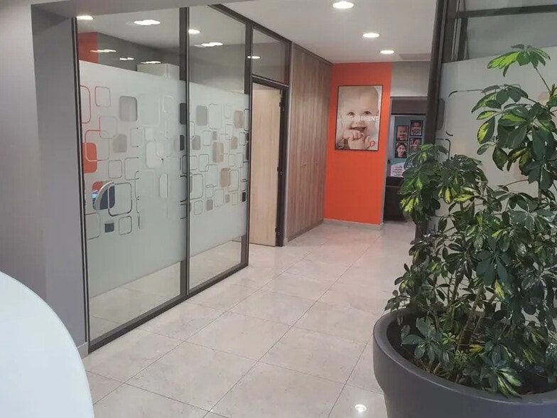 Retail in Villejuif for sale - Interior Photo - Image 1 of 4