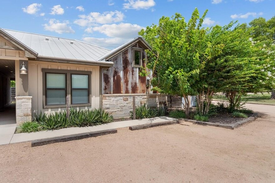 807 E Highway St, Fredericksburg, TX à vendre - Photo principale - Image 1 de 15