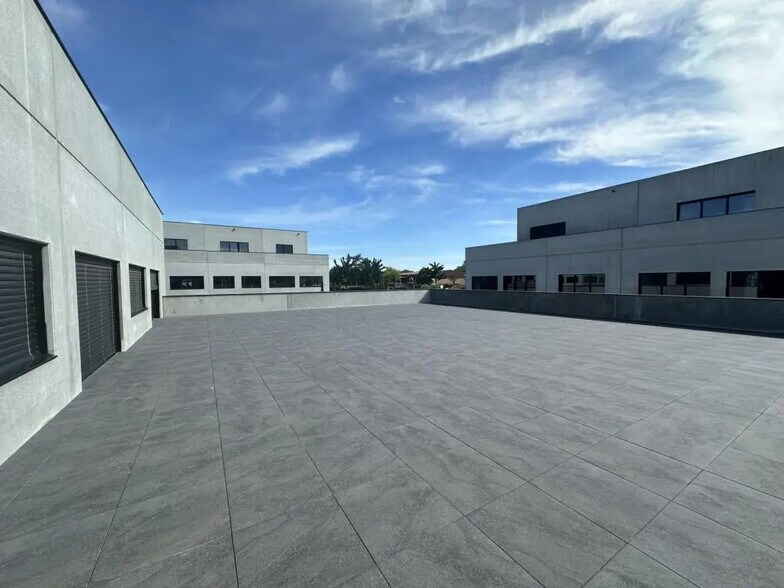 1306 Chemin Du Champ De Lière, Rillieux-la-Pape à vendre - Photo du bâtiment - Image 3 de 7