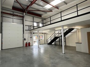 3-11 Embankment Way, Ringwood for lease Interior Photo- Image 2 of 3