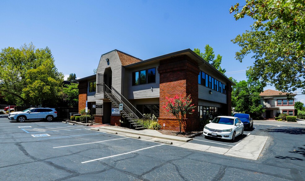 1945 Shasta St, Redding, CA à louer - Photo du b timent - Image 1 de 11