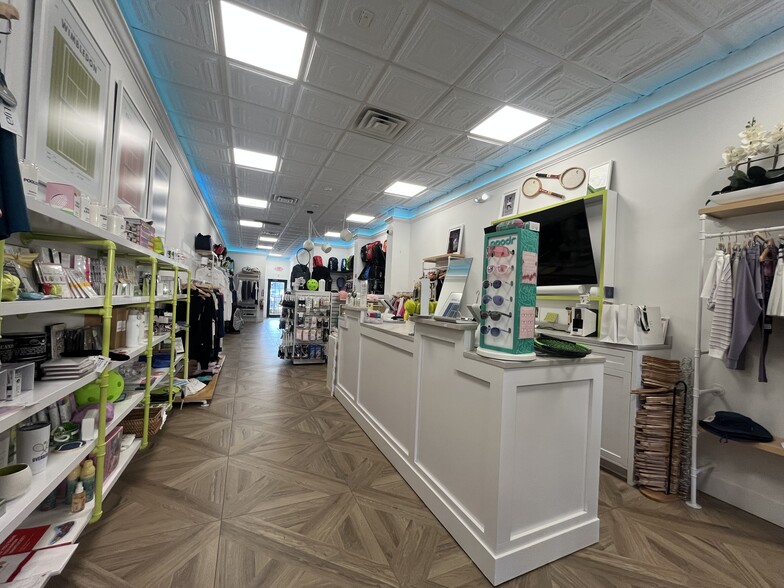 439 Plandome Rd, Manhasset, NY for lease - Building Photo - Image 2 of 4