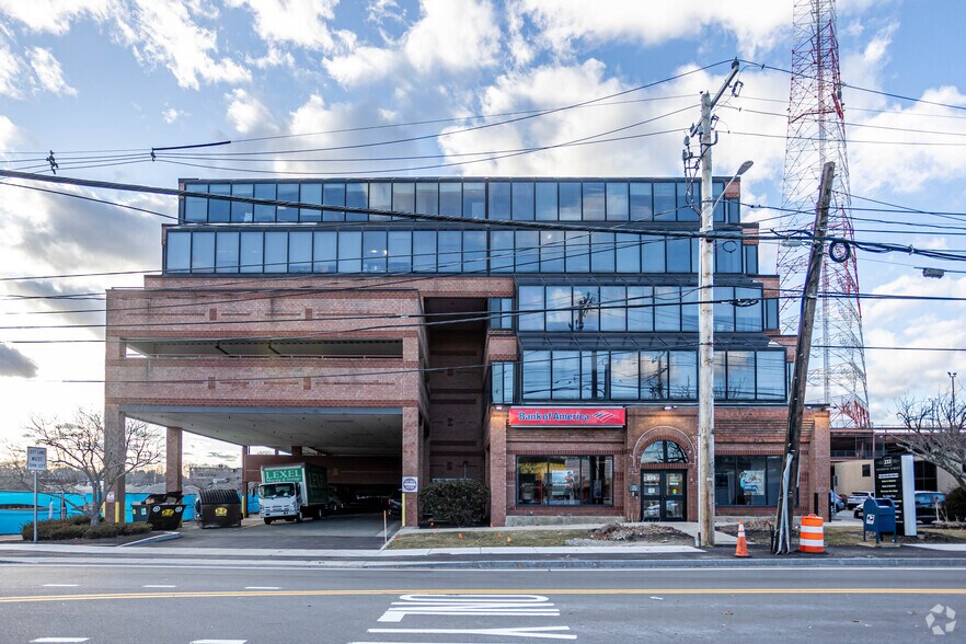 233 Needham St, Newton, MA à louer - Photo du bâtiment - Image 3 de 5