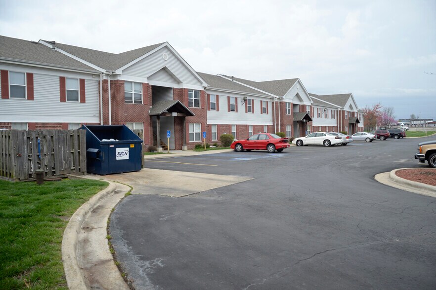 1031 Ivey Ln, Lebanon, MO à vendre - Photo du bâtiment - Image 3 de 17