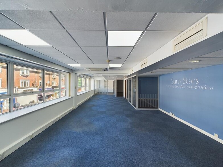 290-296 Green Lanes, London for lease - Building Photo - Image 3 of 9