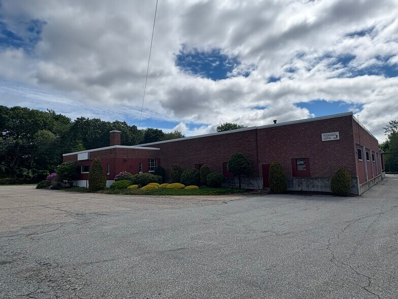 1370 Elmwood Ave, Cranston, RI for sale - Building Photo - Image 3 of 15