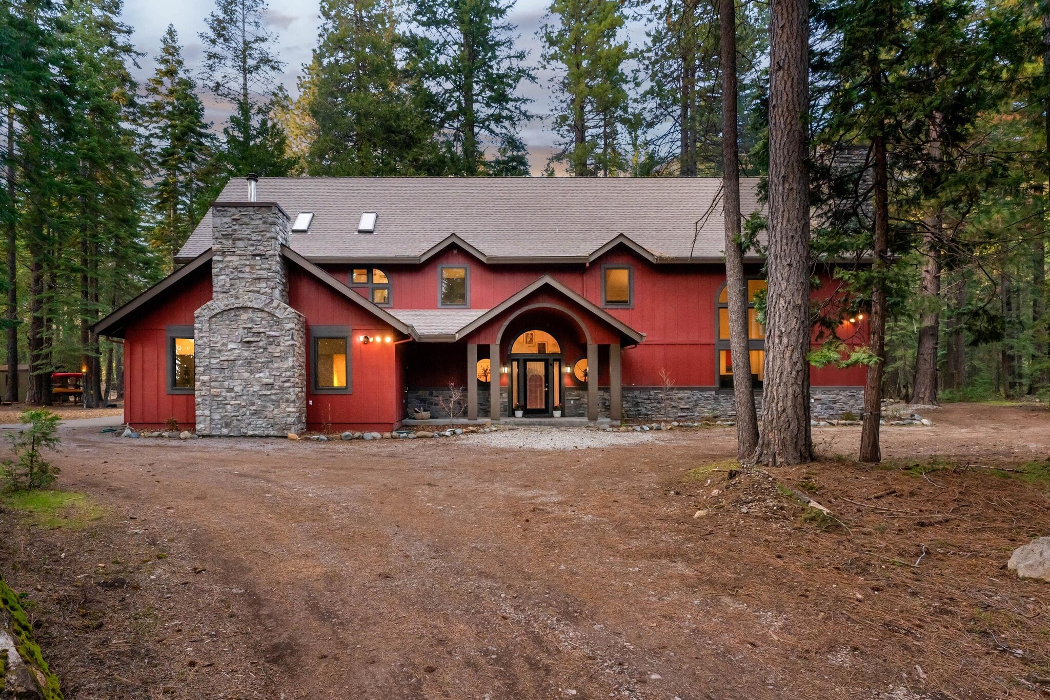 4025 Summit Dr, Mount Shasta, CA for sale Primary Photo- Image 1 of 18