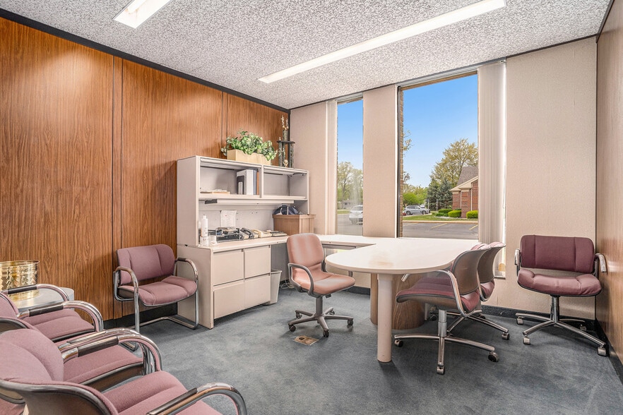 392 136th Ave, Holland, MI for sale - Interior Photo - Image 2 of 7