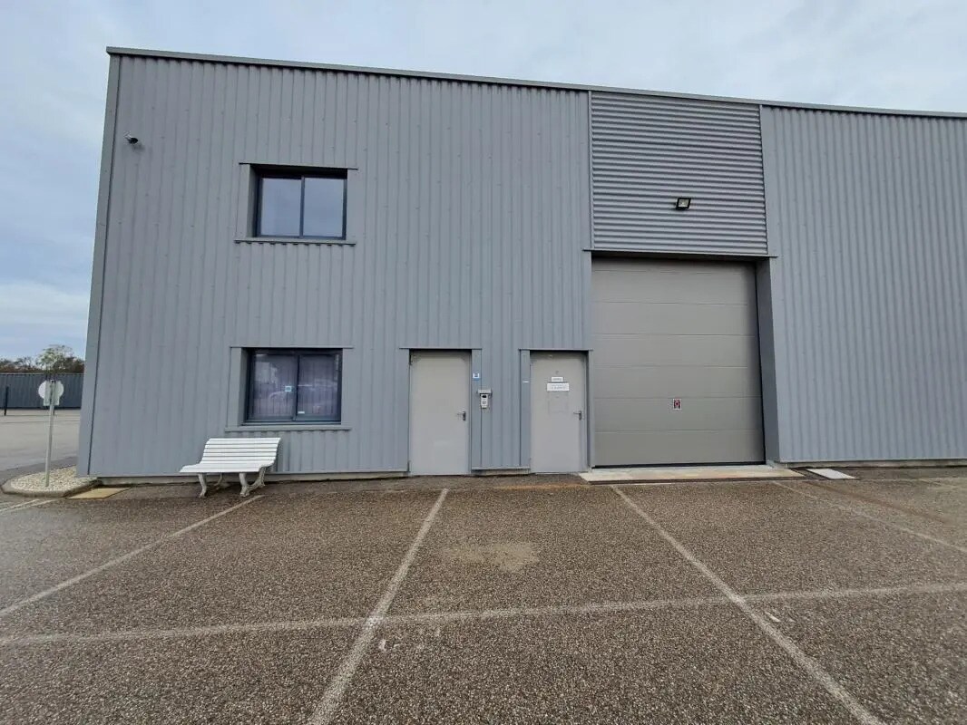 Flex dans Saint-André-de-Corcy à louer Photo du bâtiment- Image 1 de 8