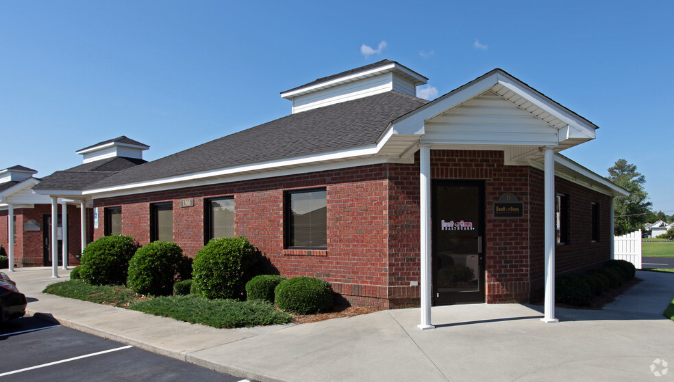 1308 Wayne Memorial Dr, Goldsboro, NC for sale - Primary Photo - Image 1 of 1