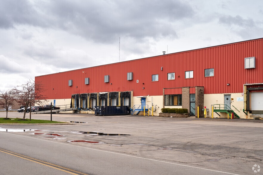 80 Commerce Dr, Rochester, NY à louer - Photo du bâtiment - Image 2 de 14