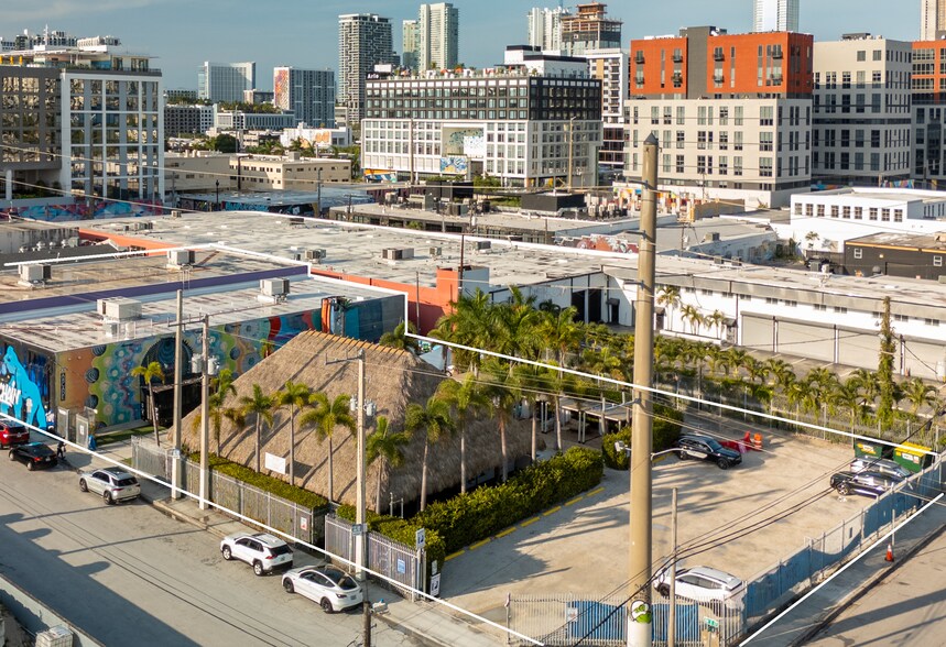 2129 NW 1st Ct, Miami, FL à vendre - Photo du bâtiment - Image 2 de 4