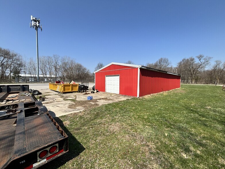 217 Parkview Ave E, Elkhart, IN à louer - Photo du bâtiment - Image 2 de 12