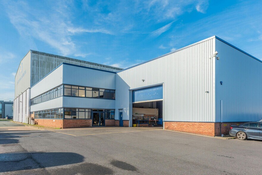 Northway Ln, Tewkesbury à louer - Photo du bâtiment - Image 2 de 6