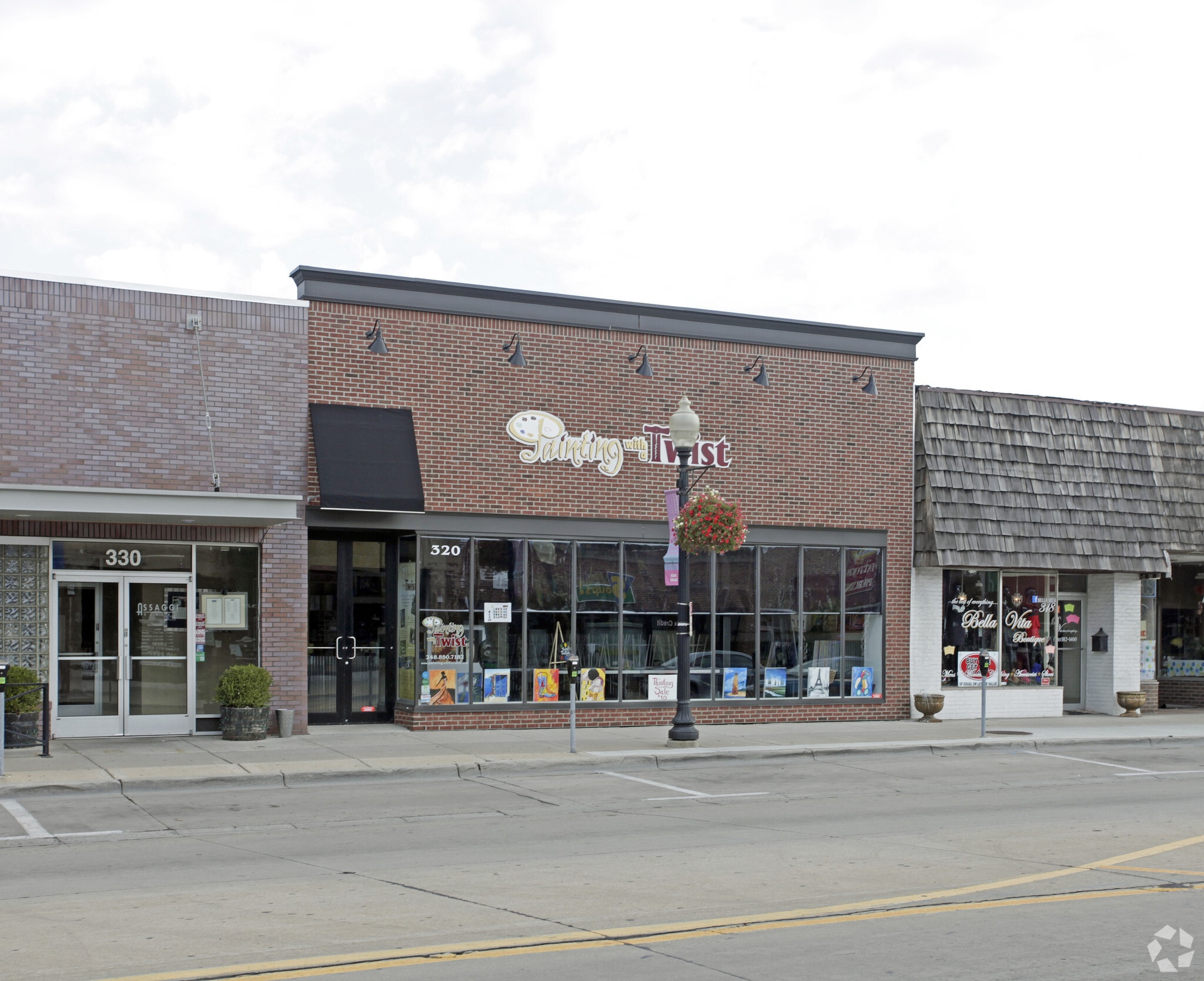 318-330 W 9 Mile Rd, Ferndale, MI for lease Primary Photo- Image 1 of 13