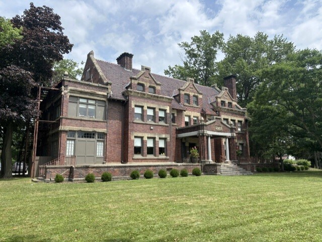 Plus de détails pour 715 Buchtel Ave, Akron, OH - Bureau à vendre
